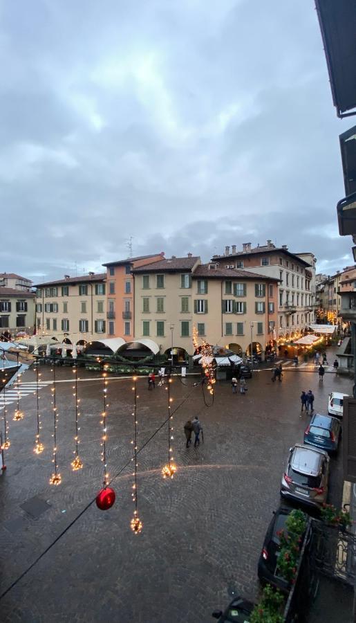 Appartamento Bergamo Centro Piazza Pontida - The Italian Escape Ngoại thất bức ảnh