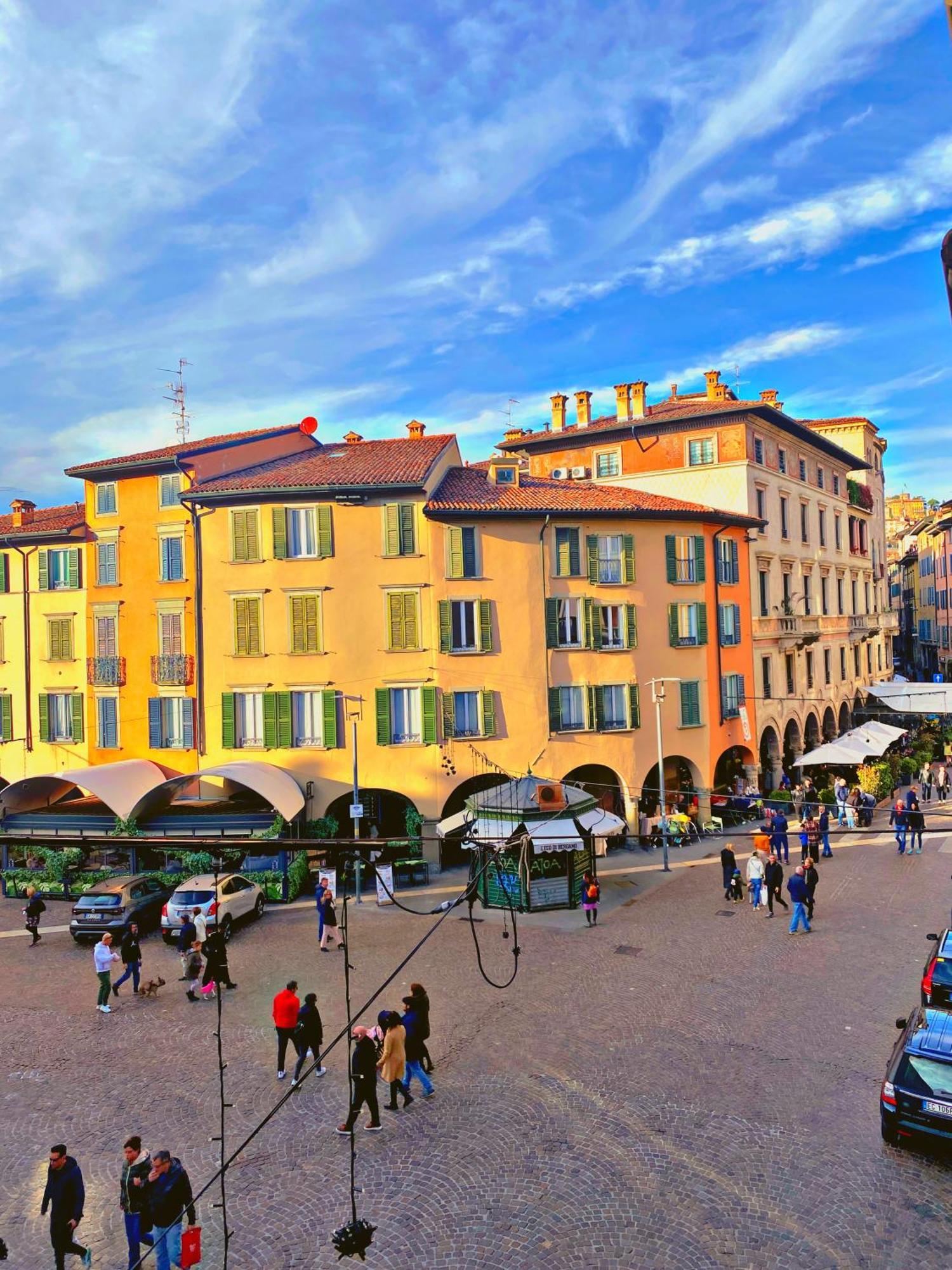 Appartamento Bergamo Centro Piazza Pontida - The Italian Escape Ngoại thất bức ảnh